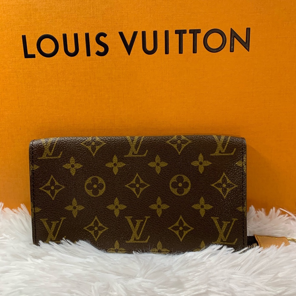 ✨🛍S O L D✨🛍Louis Vuitton Pochette Monogram - Picture 2 of 12